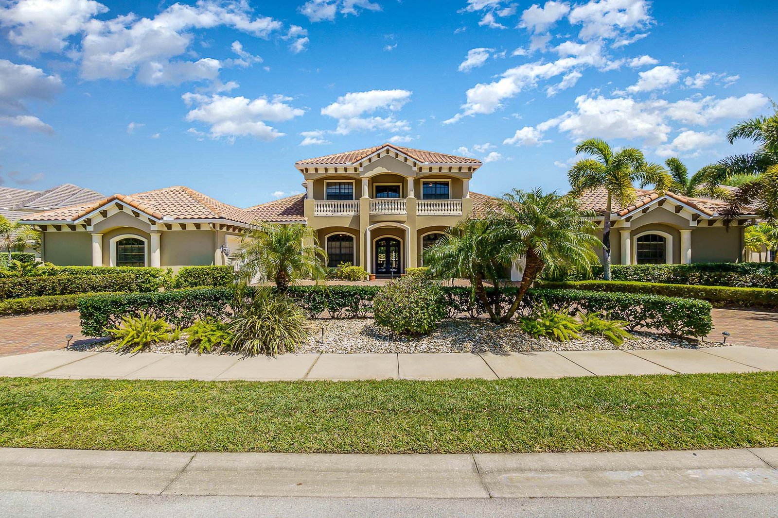 Suntree/Viera | Life in the Sun Luxury Homes - The Best 5 Star Luxury Home Realty Company in Brevard County Florida